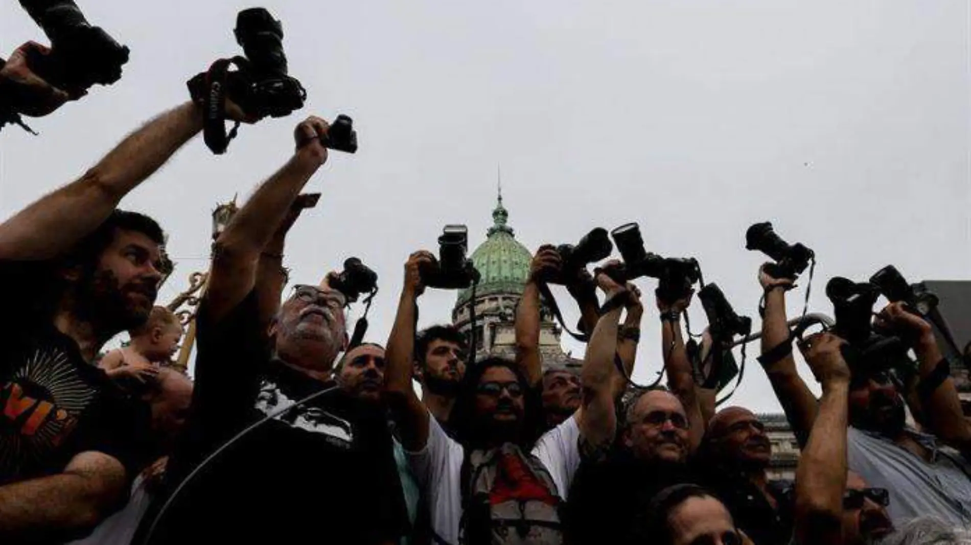 periodistas Honduras-EFE2-696x464